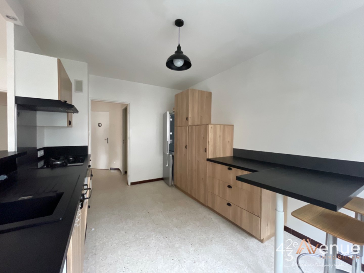 Appartement aux beaux volumes Centre Ville A VENDRE - ST CHAMOND - 94.9 m2 - 115000€