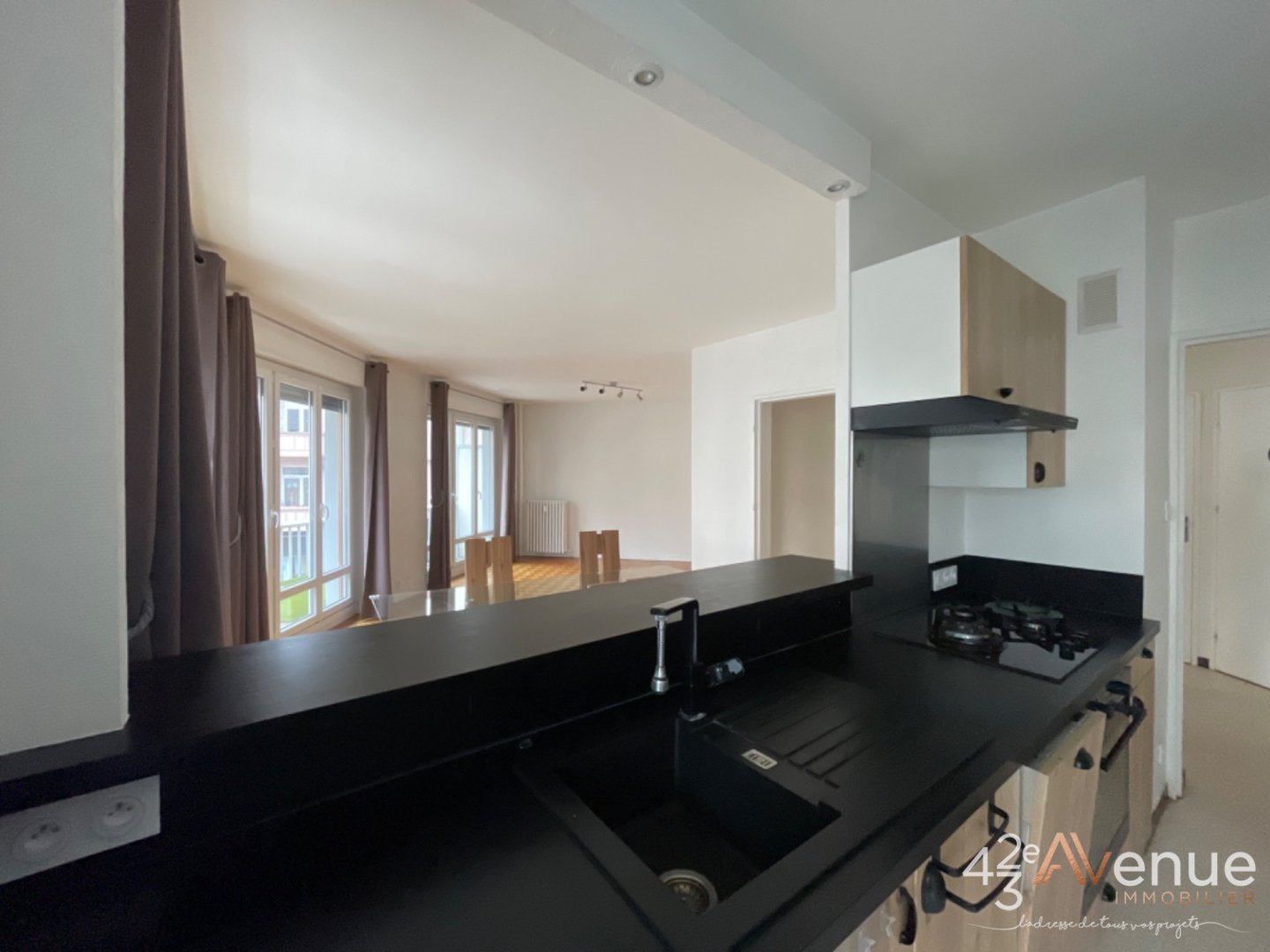 Appartement aux beaux volumes Centre Ville A VENDRE - ST CHAMOND - 94.9 m2 - 115000€