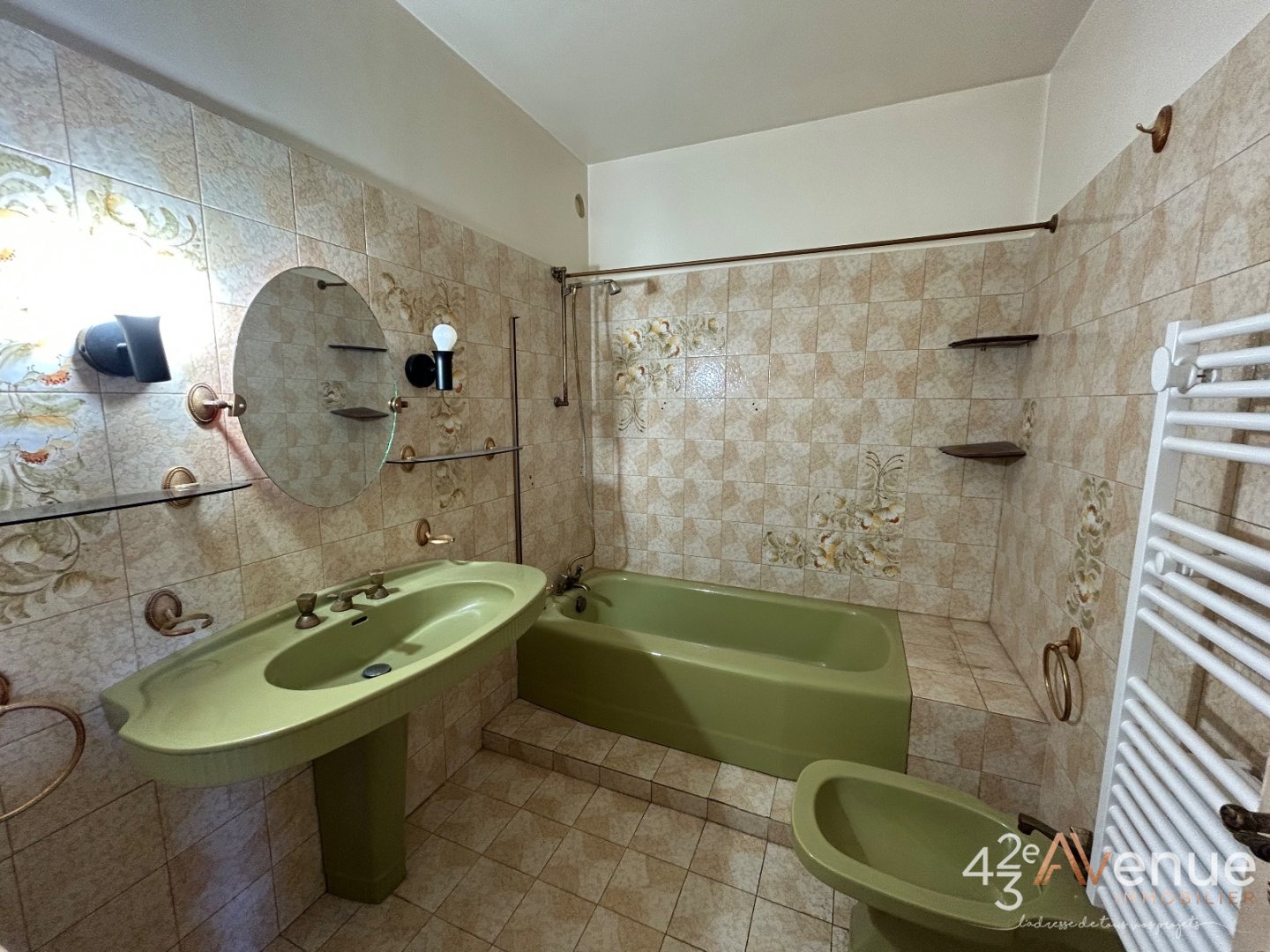 APPARTEMENT T4 A VENDRE - ST ETIENNE BADOUILLERE - 92 m2 - 130�000�&euro;