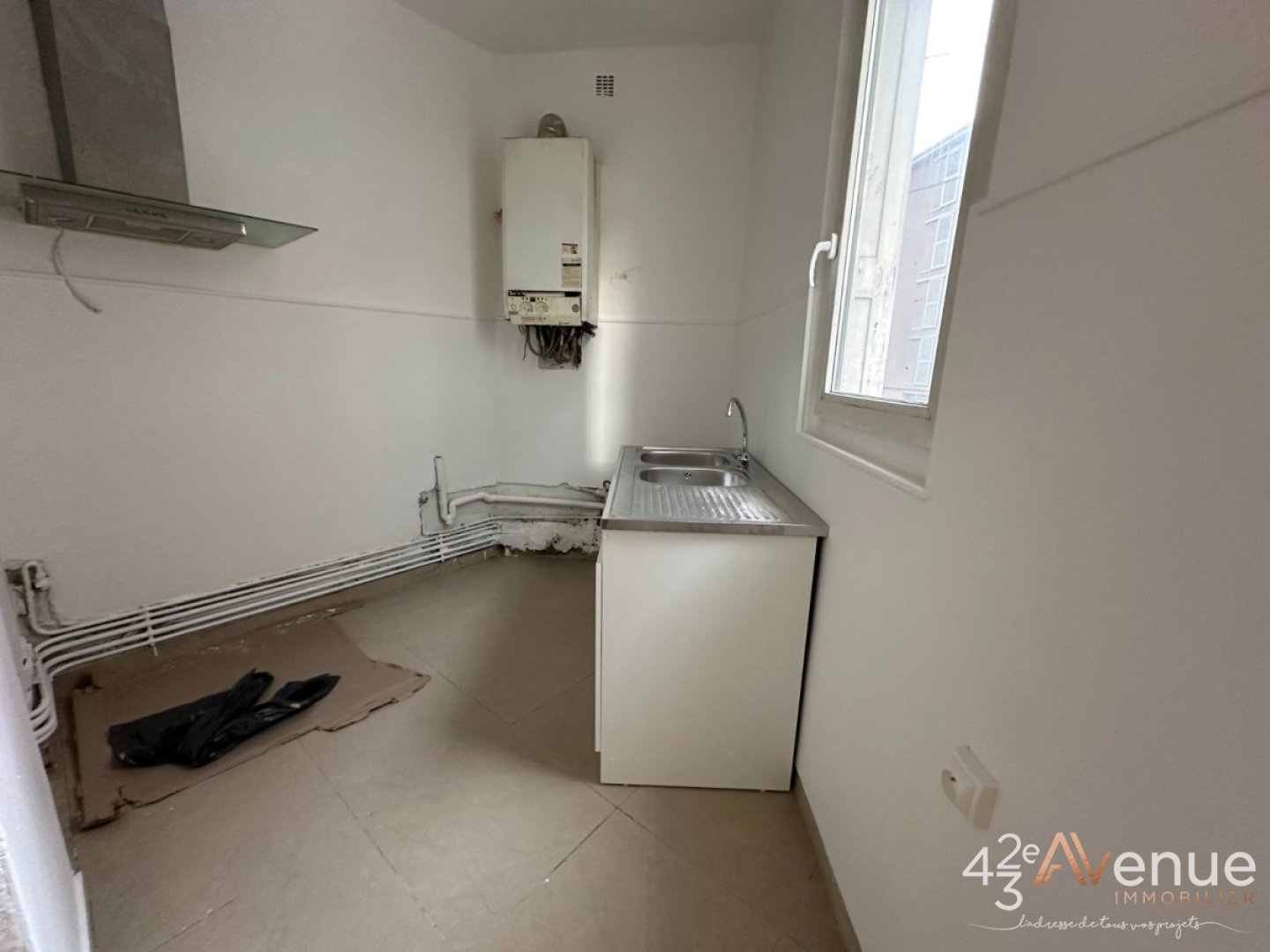 Beaubrun, appartement de 88 m2 , 3 chambres A VENDRE - ST ETIENNE BEAUBRUN - 86.96 m2 - 69 900 &euro;