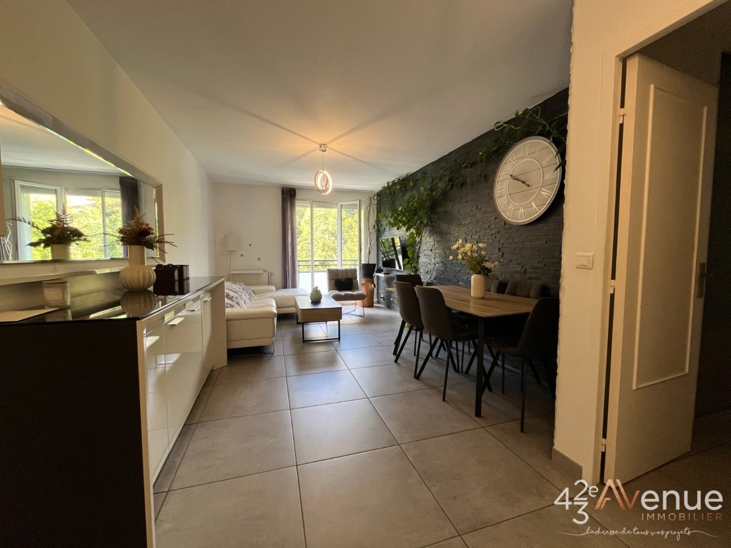 APPARTEMENT T5 A VENDRE - ST ETIENNE BELLEVUE - 96 m2 - 153000€