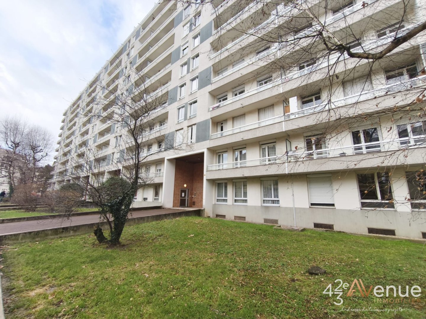 APPARTEMENT T4 A VENDRE - ST ETIENNE BELLEVUE - 108 m2 - 118�000�&euro;