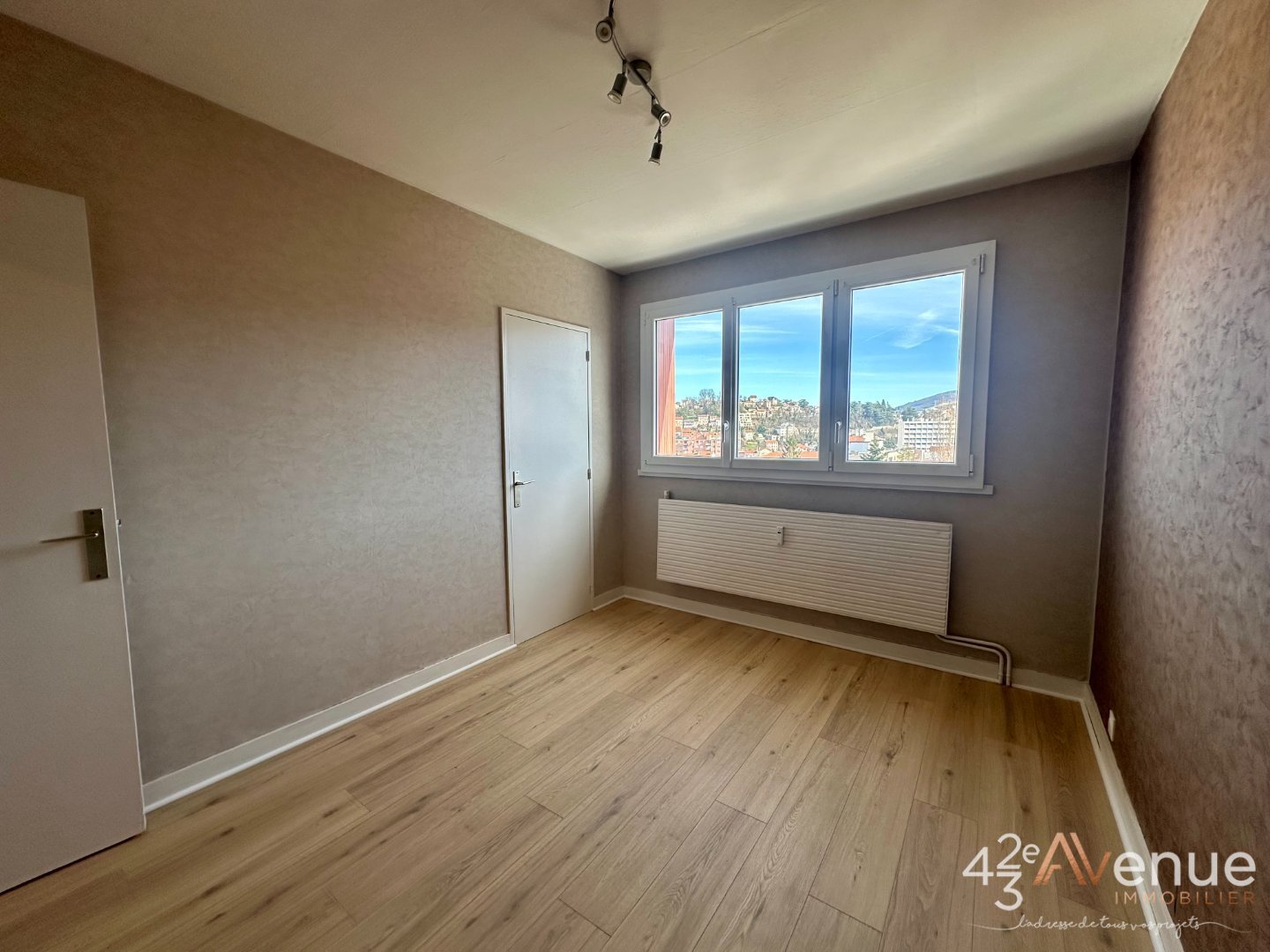 APPARTEMENT T4 A VENDRE - ST ETIENNE BELLEVUE - 67.78 m2 - 95�000�&euro;