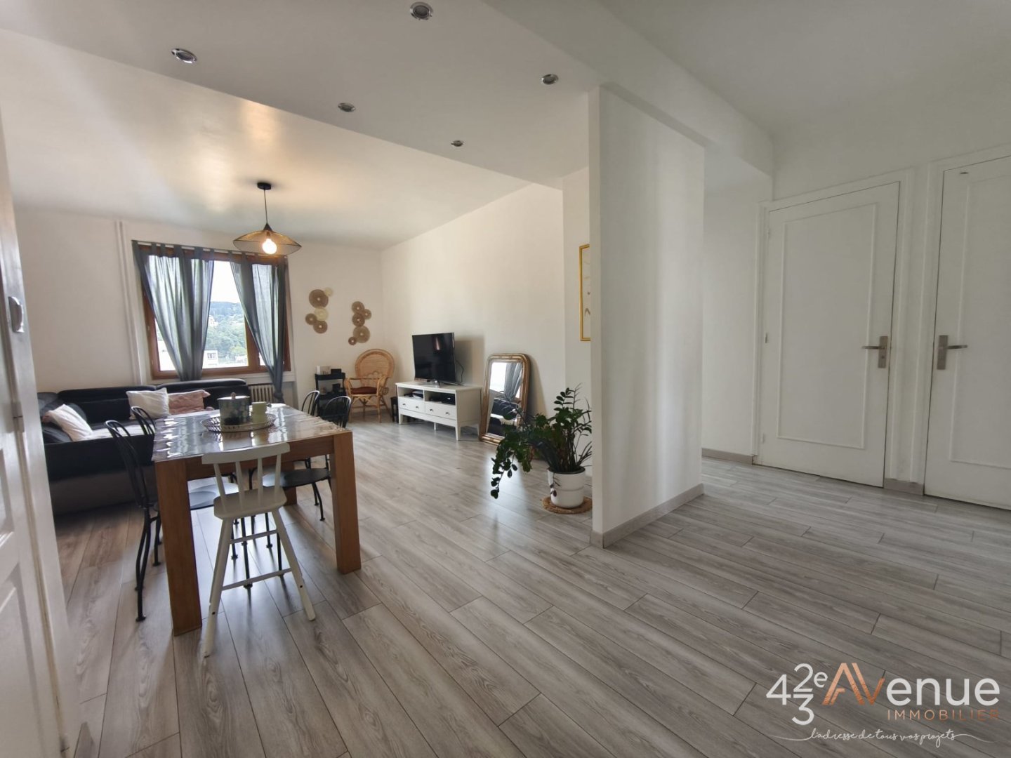 APPARTEMENT T4 A VENDRE - ST ETIENNE BELLEVUE - 96.84 m2 - 125 000 &euro;
