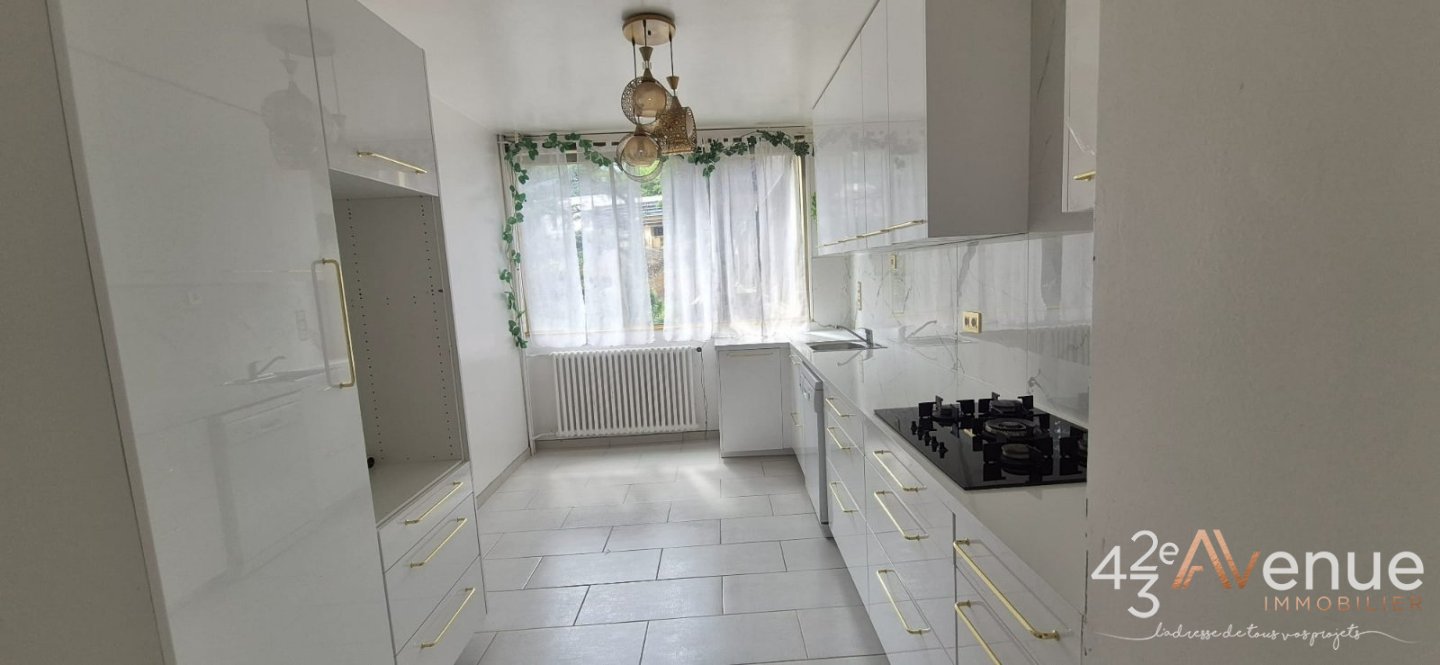 APPARTEMENT T4 A VENDRE - ST ETIENNE BERGSON - 83 m2 - 96 000 &euro;