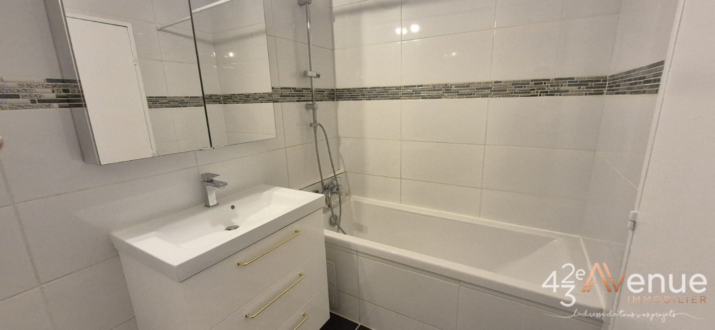APPARTEMENT T4 A VENDRE - ST ETIENNE BERGSON - 83 m2 - 96 000 &euro;