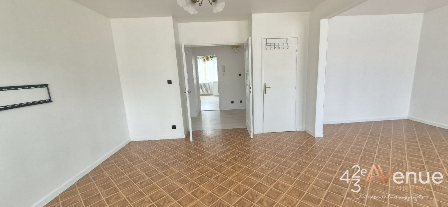 APPARTEMENT T4 A VENDRE - ST ETIENNE BERGSON - 83 m2 - 96 000 &euro;