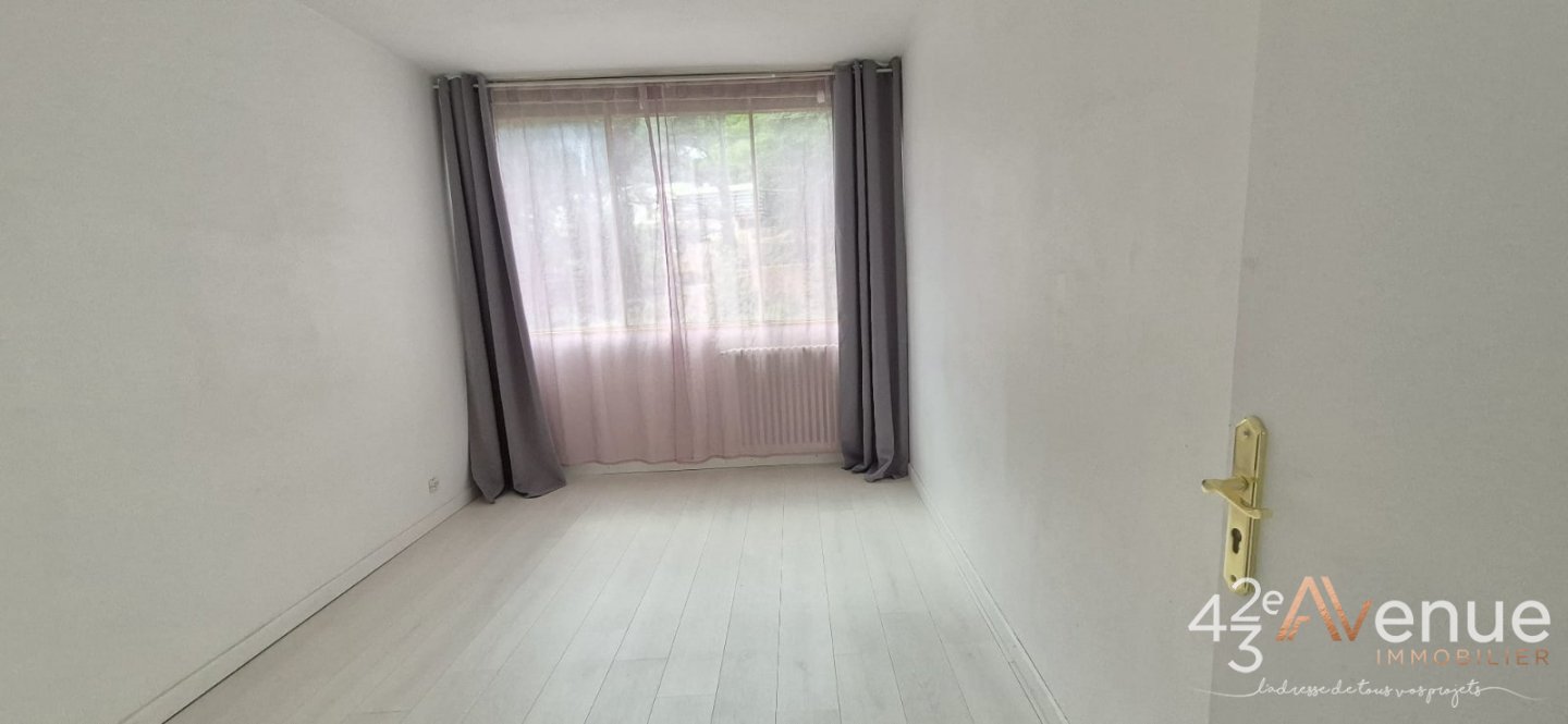 APPARTEMENT T4 A VENDRE - ST ETIENNE BERGSON - 83 m2 - 96 000 &euro;