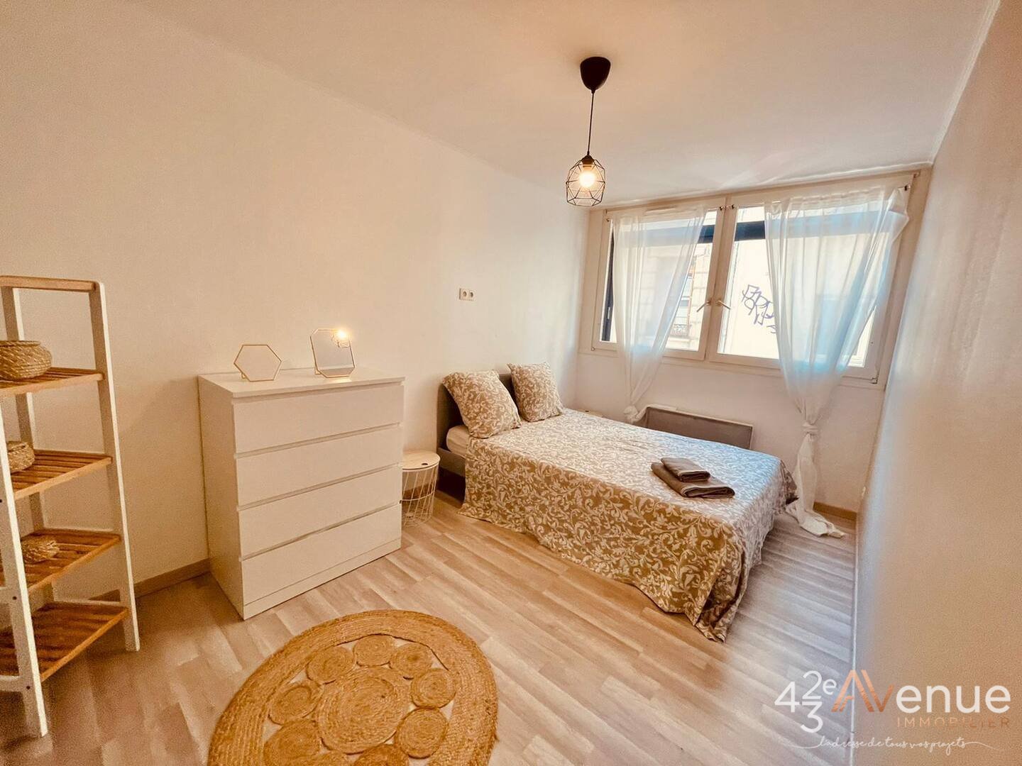 Meubl entirement T4 avec stationnement A VENDRE - ST ETIENNE CENTRE VILLE - 80.18 m2 - 128500€