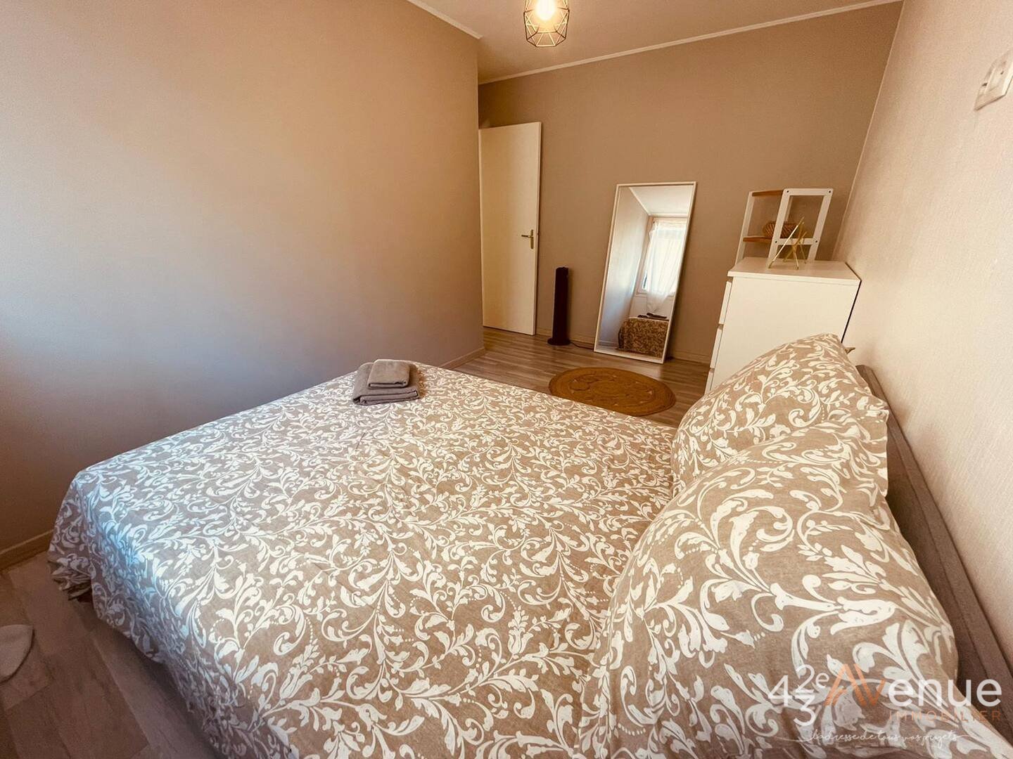 Meubl entirement T4 avec stationnement A VENDRE - ST ETIENNE CENTRE VILLE - 80.18 m2 - 128500€