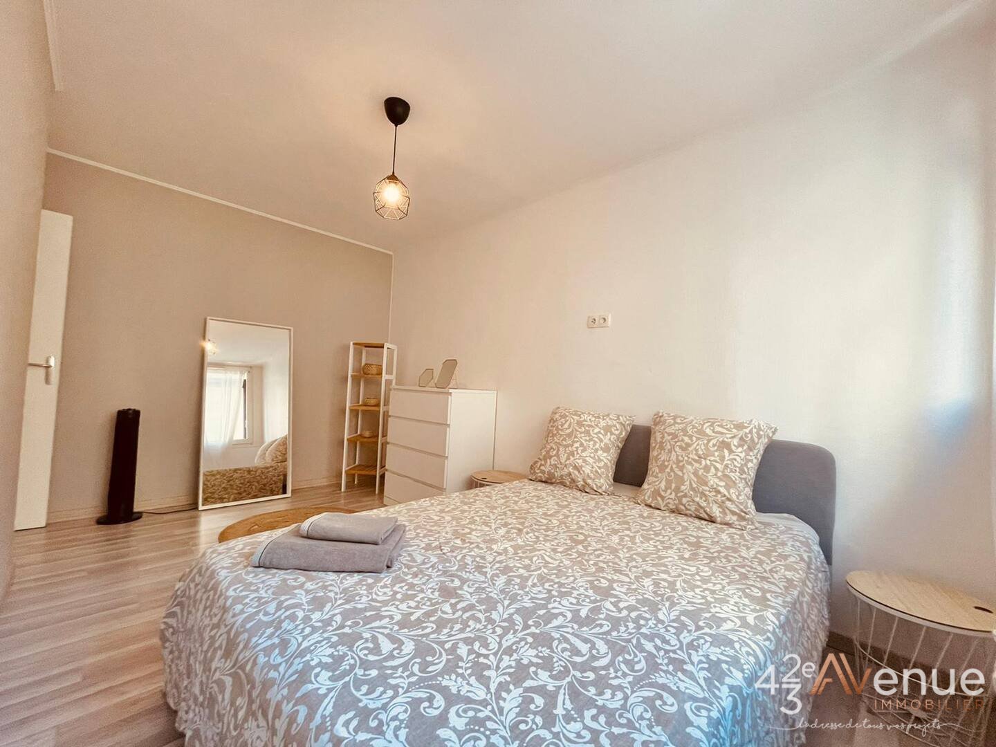 Meubl entirement T4 avec stationnement A VENDRE - ST ETIENNE CENTRE VILLE - 80.18 m2 - 128500€