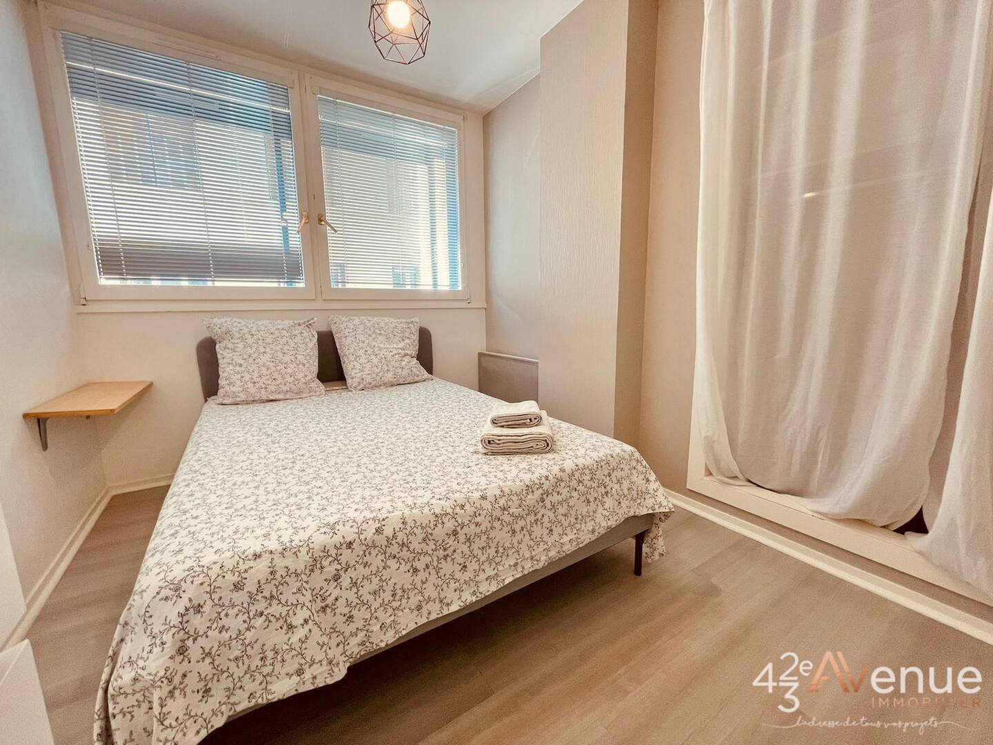 Meubl entirement T4 avec stationnement A VENDRE - ST ETIENNE CENTRE VILLE - 80.18 m2 - 128500€