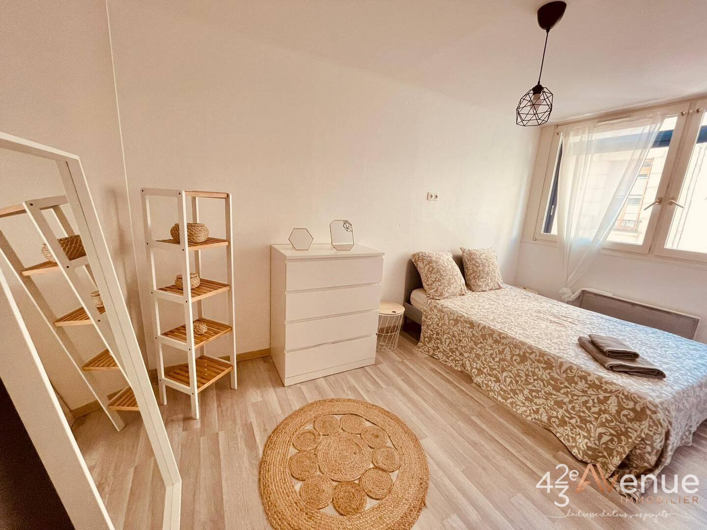 Meubl entirement T4 avec stationnement A VENDRE - ST ETIENNE CENTRE VILLE - 80.18 m2 - 128500€