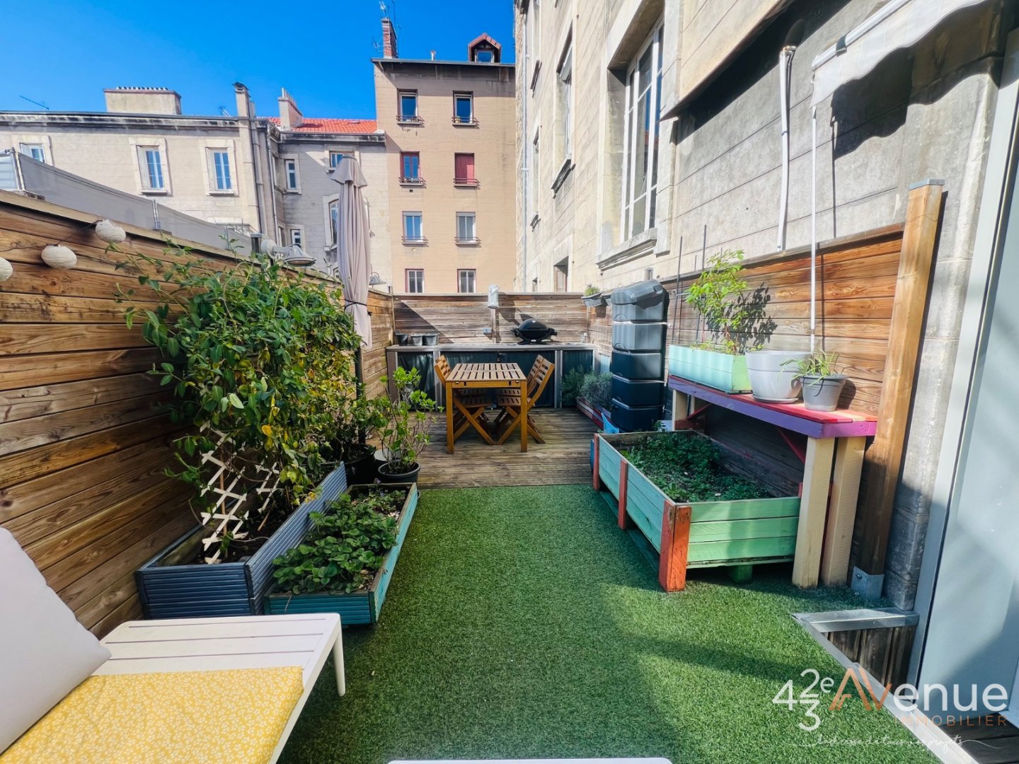 F4 de 102,56 m2 avec terrasse de 22 m2 - ST ETIENNE CENTRE VILLE - 102.56 m2 - VENDU