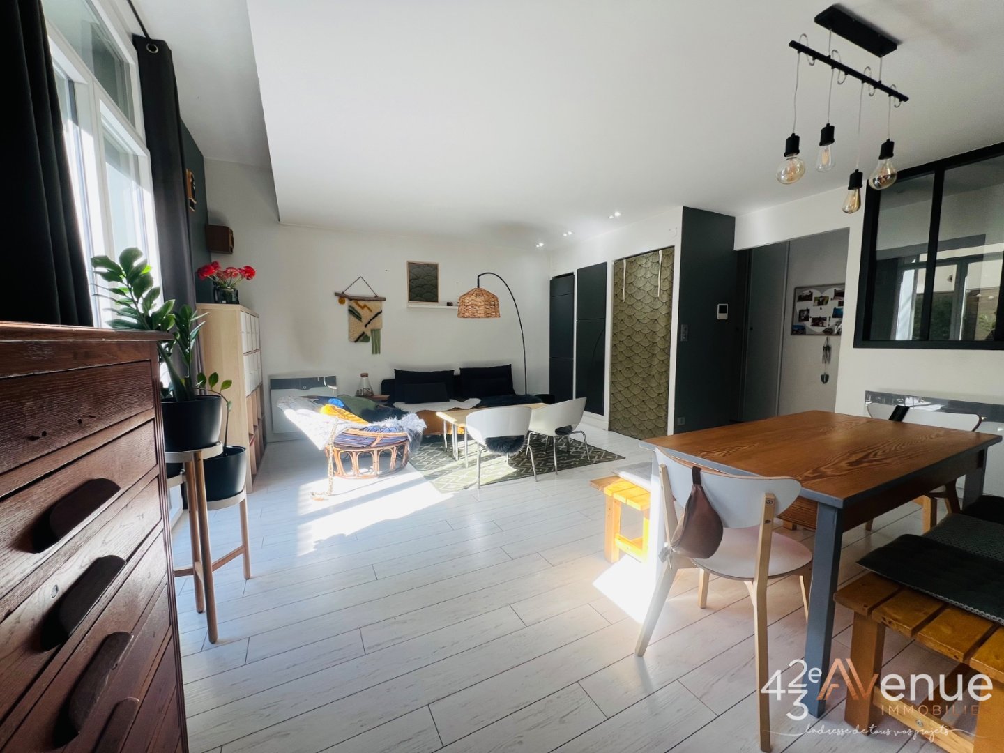 F4 de 102,56 m2 avec terrasse de 22 m2 - ST ETIENNE CENTRE VILLE - 102.56 m2 - VENDU