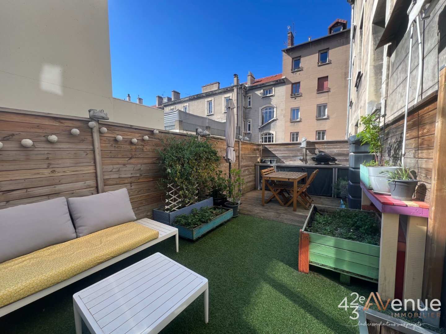 F4 de 102,56 m2 avec terrasse de 22 m2 - ST ETIENNE CENTRE VILLE - 102.56 m2 - VENDU