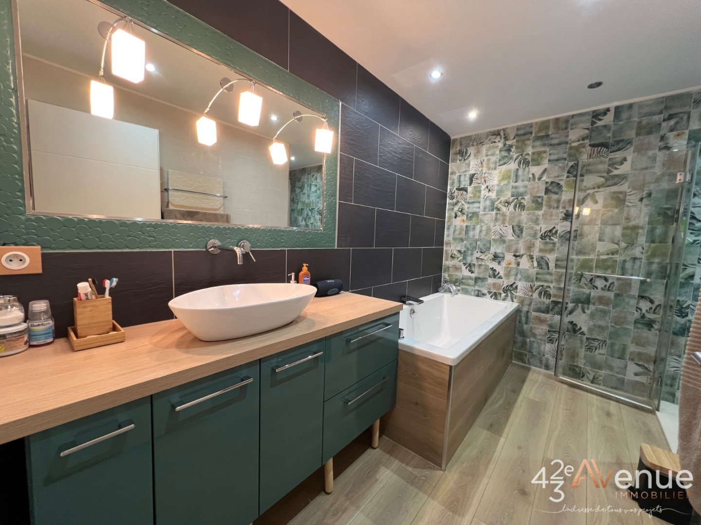 F4 de 102,56 m2 avec terrasse de 22 m2 - ST ETIENNE CENTRE VILLE - 102.56 m2 - VENDU