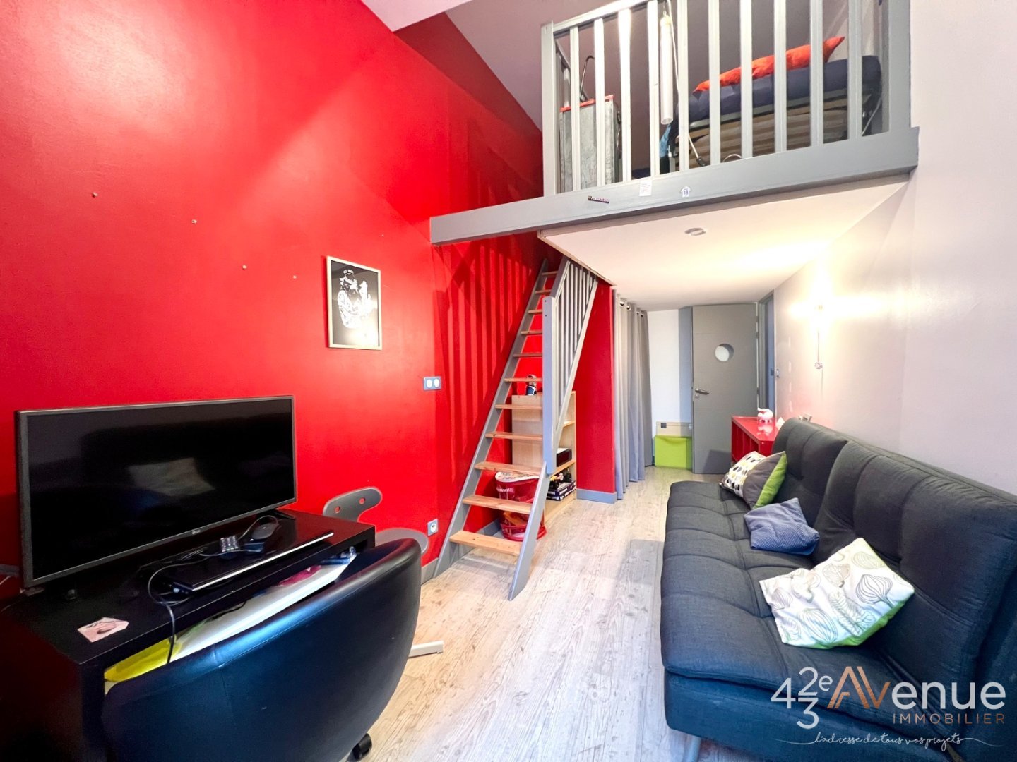 F4 de 102,56 m2 avec terrasse de 22 m2 - ST ETIENNE CENTRE VILLE - 102.56 m2 - VENDU