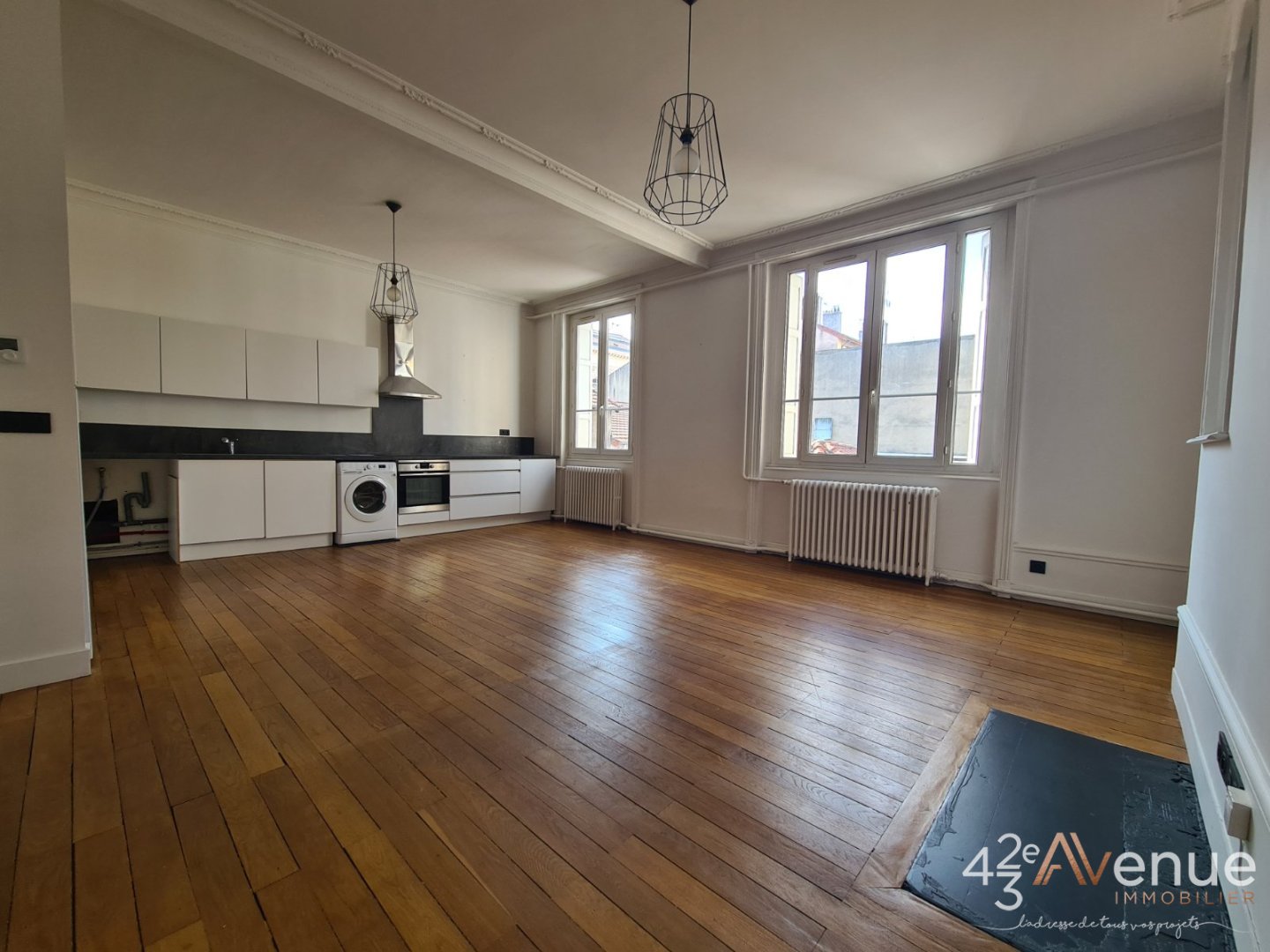 APPARTEMENT T4 A VENDRE - ST ETIENNE CENTRE VILLE - 110.16 m2 - 180000€