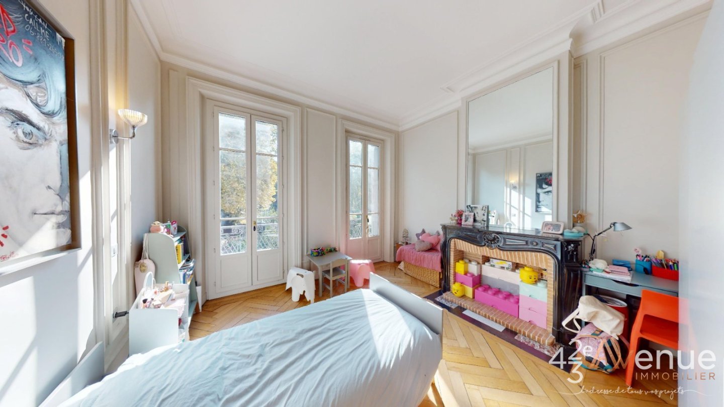 APPARTEMENT T4 - ST ETIENNE CENTRE VILLE - 130 m2 - VENDU