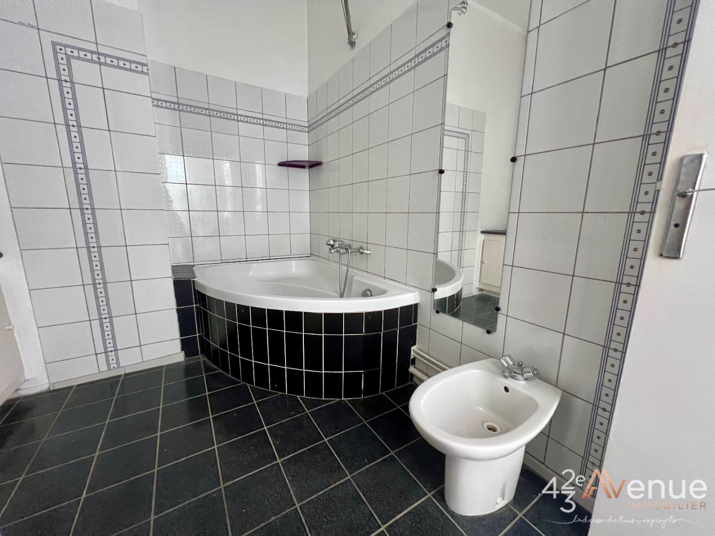 APPARTEMENT T4 - ST ETIENNE CENTRE VILLE - 106.09 m2 - VENDU