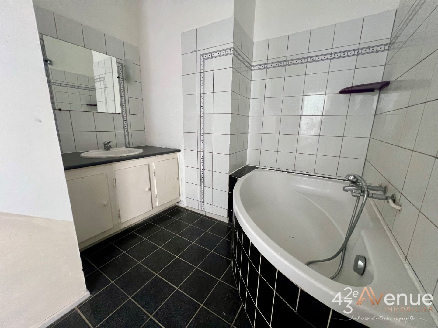 APPARTEMENT T4 - ST ETIENNE CENTRE VILLE - 106.09 m2 - VENDU