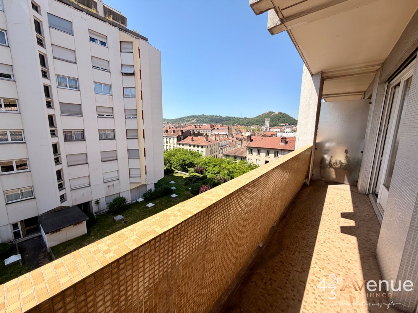 F4 avec balcon Saint-Etienne A VENDRE - ST ETIENNE CENTRE VILLE - 97.15 m2 - 99 000 &euro;