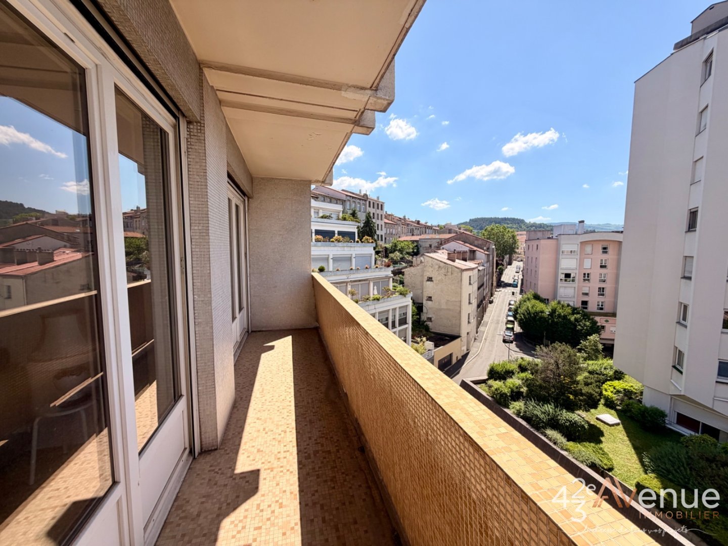 F4 avec balcon Saint-Etienne A VENDRE - ST ETIENNE CENTRE VILLE - 97.15 m2 - 99 000 &euro;