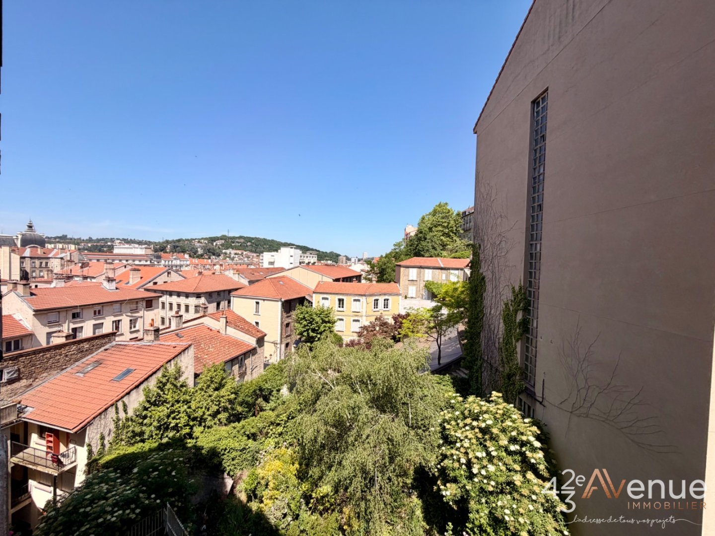 F4 avec balcon Saint-Etienne A VENDRE - ST ETIENNE CENTRE VILLE - 97.15 m2 - 99 000 &euro;