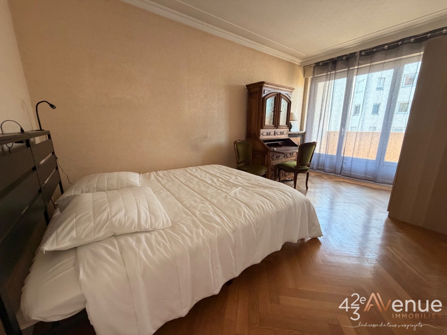 F4 avec balcon Saint-Etienne A VENDRE - ST ETIENNE CENTRE VILLE - 97.15 m2 - 99 000 &euro;