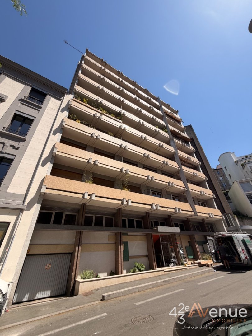 F4 avec balcon Saint-Etienne A VENDRE - ST ETIENNE CENTRE VILLE - 97.15 m2 - 99 000 &euro;