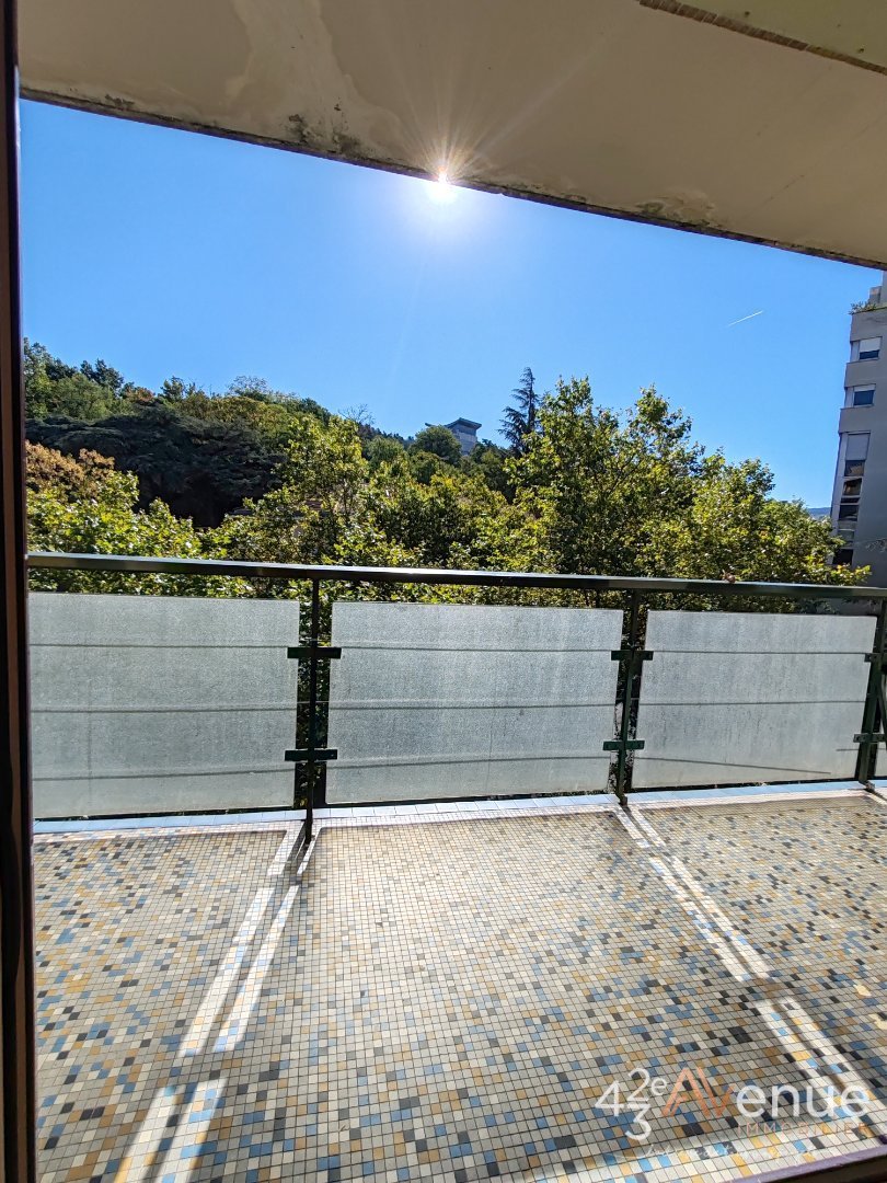 APPARTEMENT T4 A VENDRE - ST ETIENNE CENTRE VILLE - 90.17 m2 - 107 000 &euro;