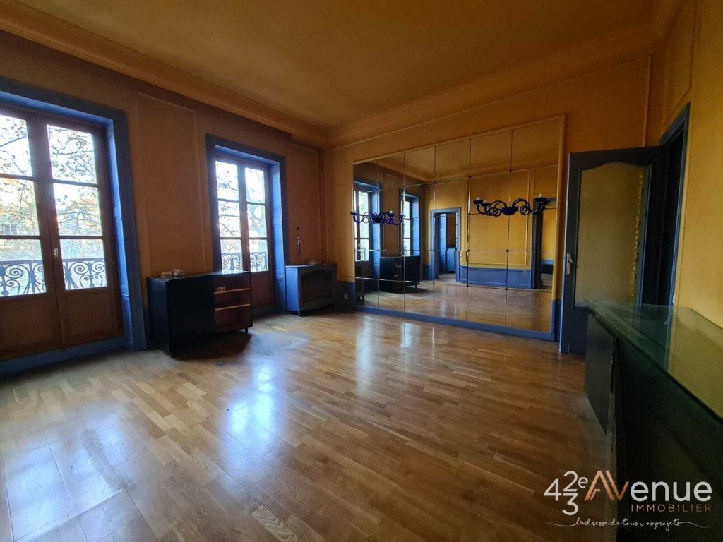Appartement A VENDRE - ST ETIENNE CENTRE VILLE - 138.29 m2 - 199000€