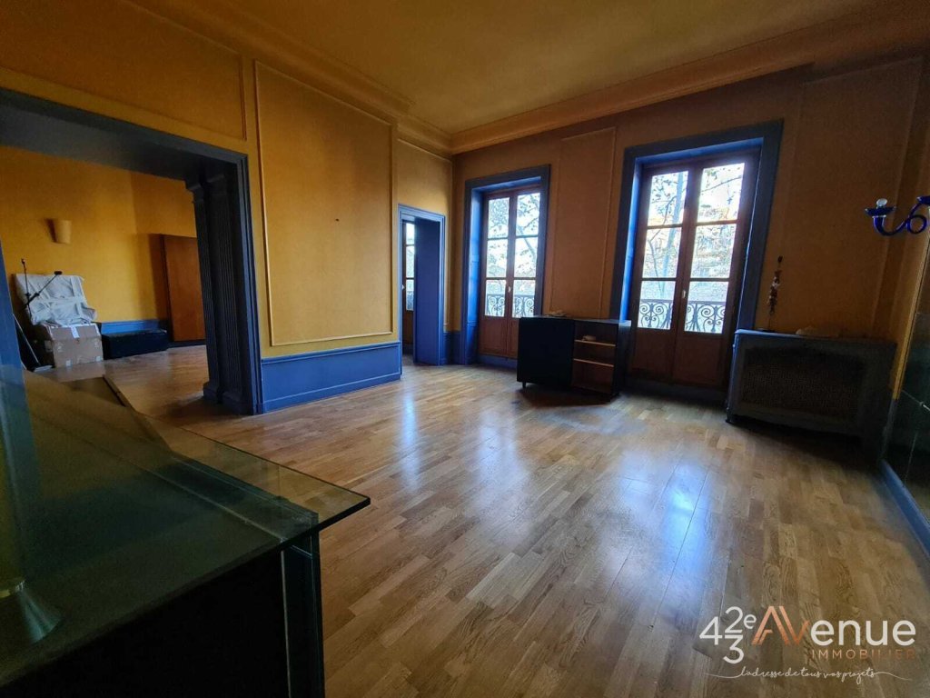 Appartement - ST ETIENNE CENTRE VILLE - 138.29 m2 - 199 000 €