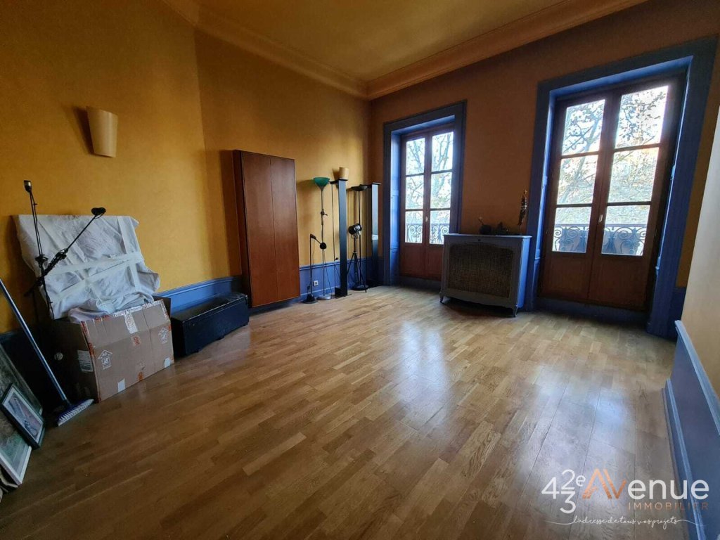 Appartement - ST ETIENNE CENTRE VILLE - 138.29 m2 - 199 000 €