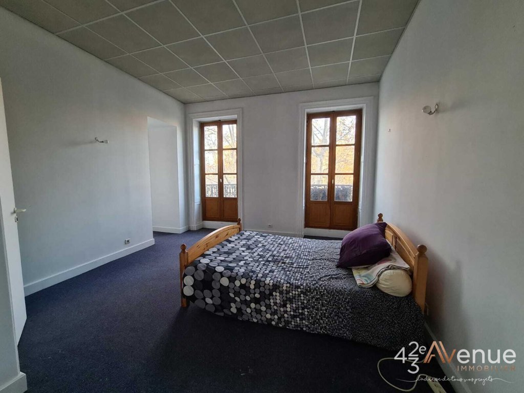 Appartement - ST ETIENNE CENTRE VILLE - 138.29 m2 - 199 000 €