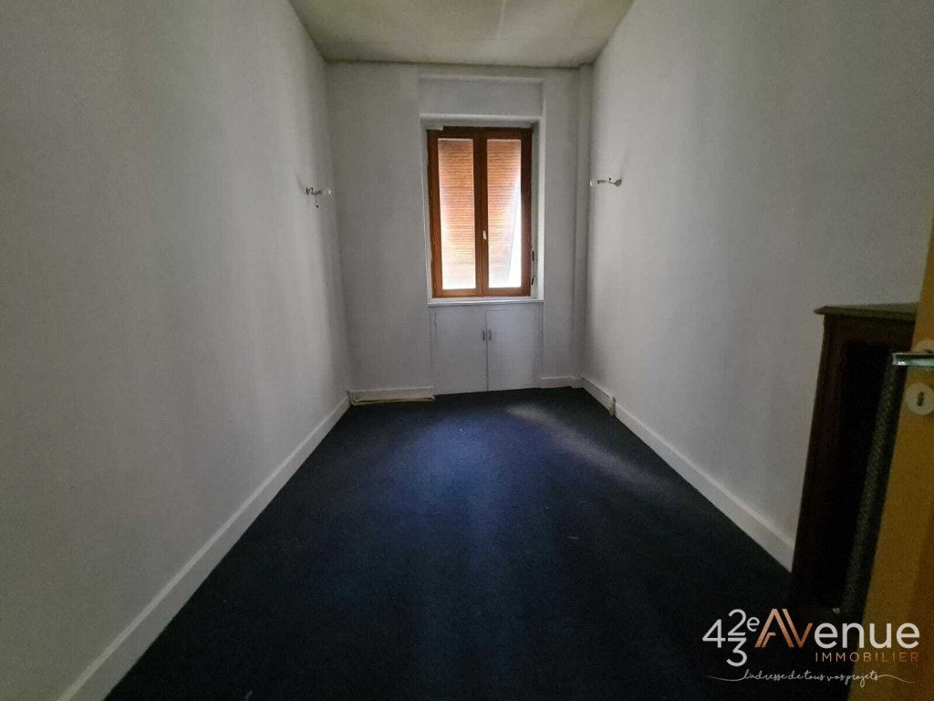 Appartement - ST ETIENNE CENTRE VILLE - 138.29 m2 - 199 000 €