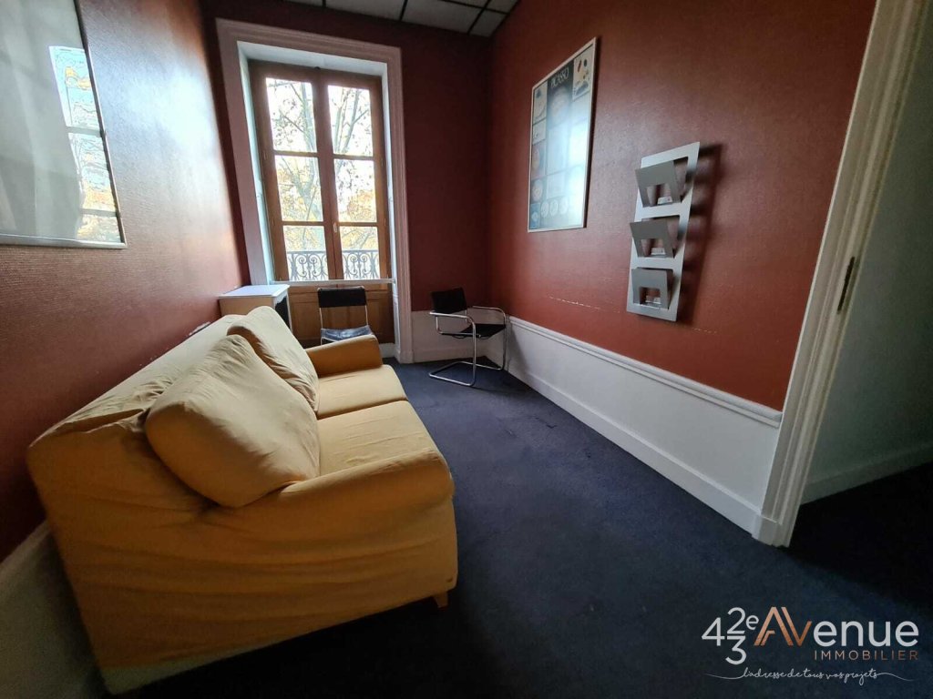 Appartement - ST ETIENNE CENTRE VILLE - 138.29 m2 - 199 000 €