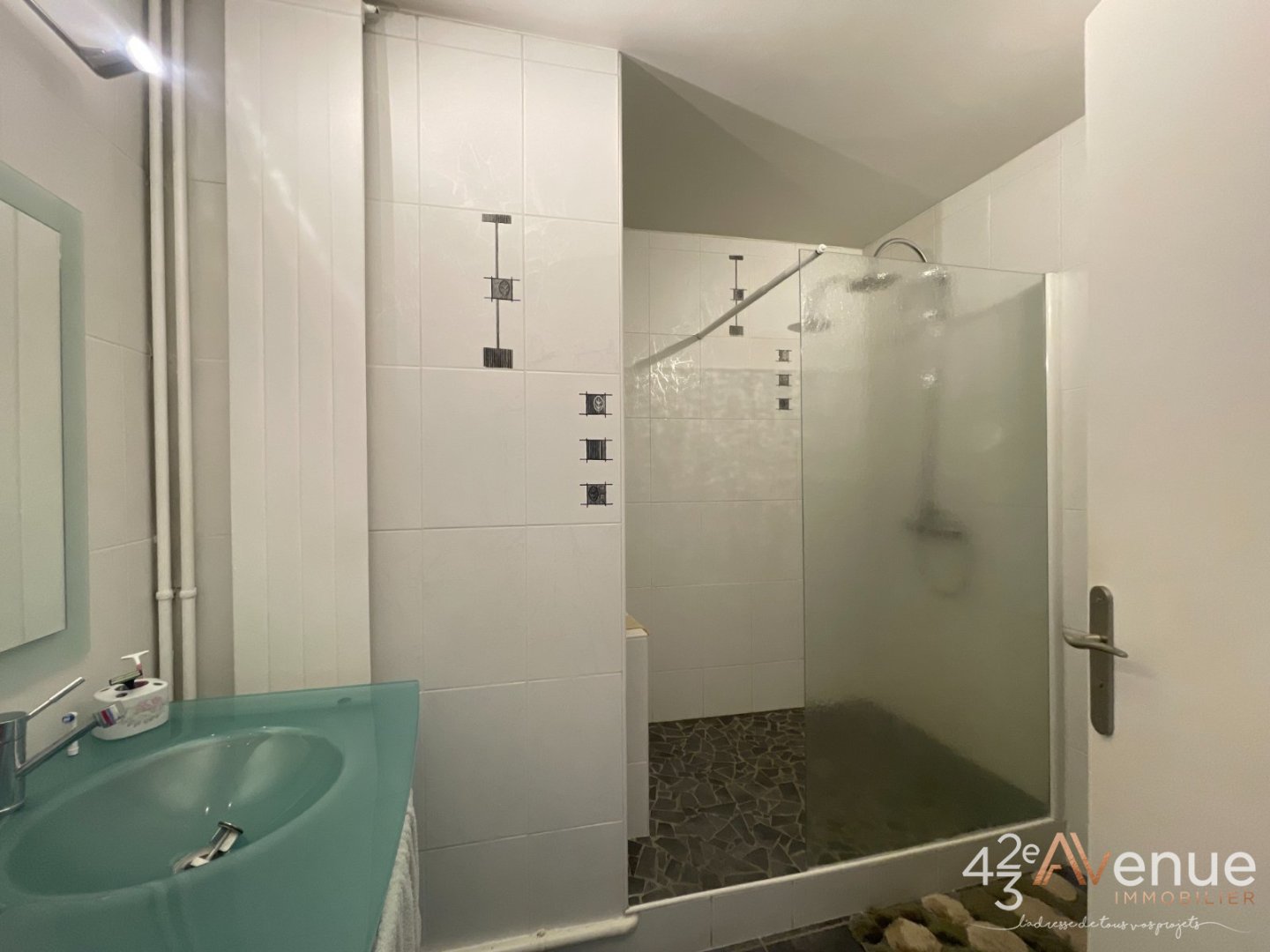 APPARTEMENT T4 A VENDRE - ST ETIENNE CHATEAUCREUX - 94.77 m2 - 105000€