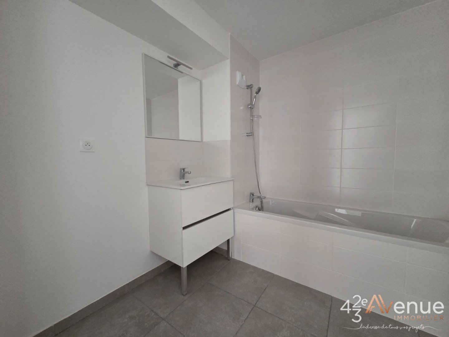 APPARTEMENT T4 A VENDRE - ST ETIENNE CHATEAUCREUX - 91.55 m2 - 320 000 &euro;