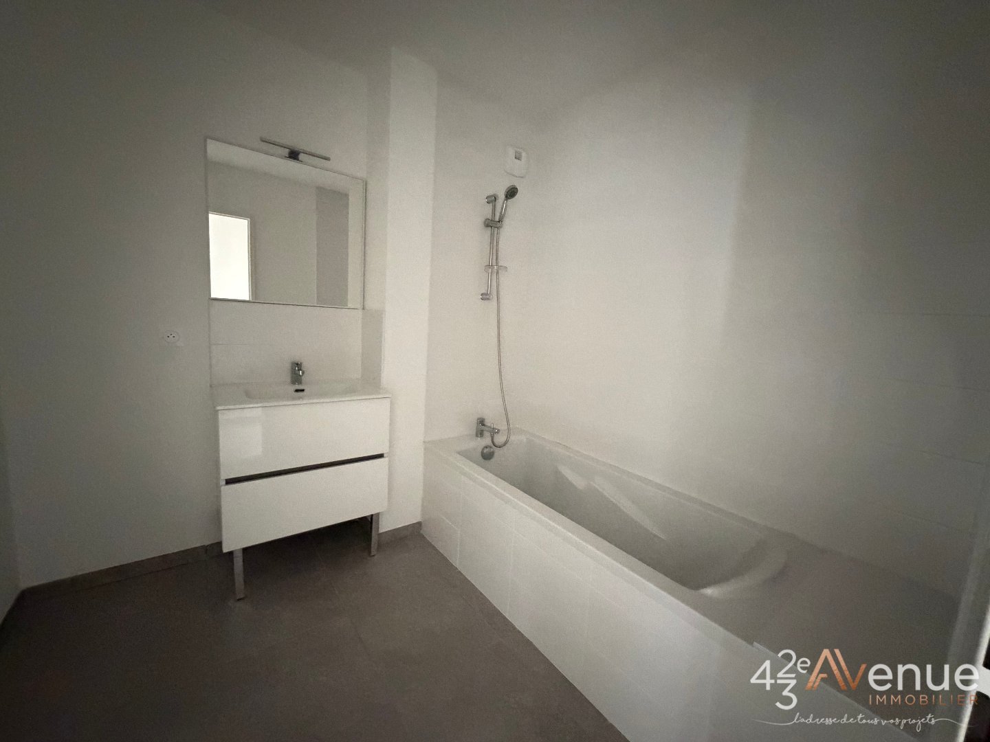 APPARTEMENT T4 A VENDRE - ST ETIENNE CHATEAUCREUX - 90.67 m2 - 300 000 &euro;