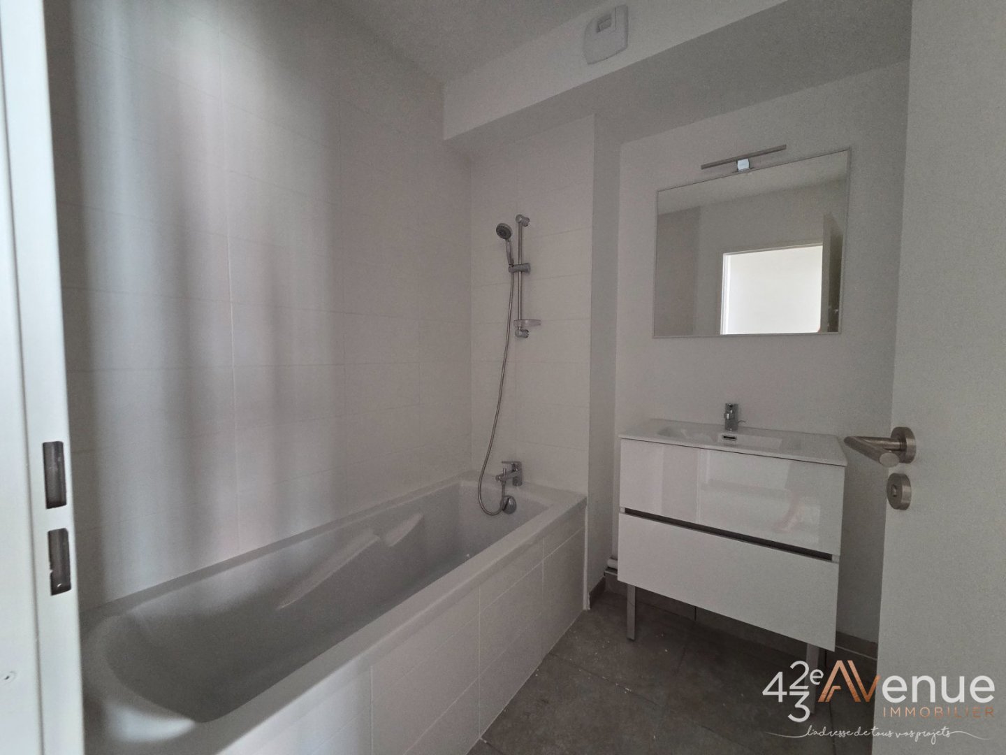 APPARTEMENT T4 A VENDRE - ST ETIENNE CHATEAUCREUX - 79.93 m2 - 272 000 &euro;