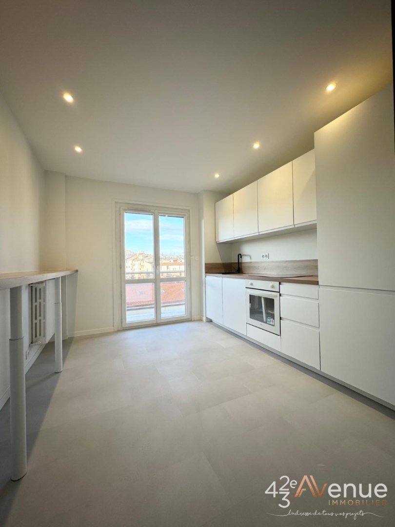 F4 de 97,54 m2 + 2 Balcons - ST ETIENNE Chavanelle Fauriel - 97.54 m2 - 155 000 €