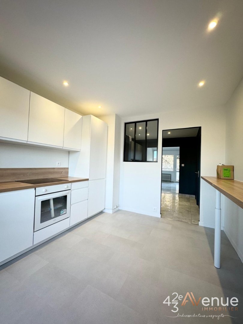 F4 de 97,54 m2 + 2 Balcons - ST ETIENNE Chavanelle Fauriel - 97.54 m2 - 155 000 €