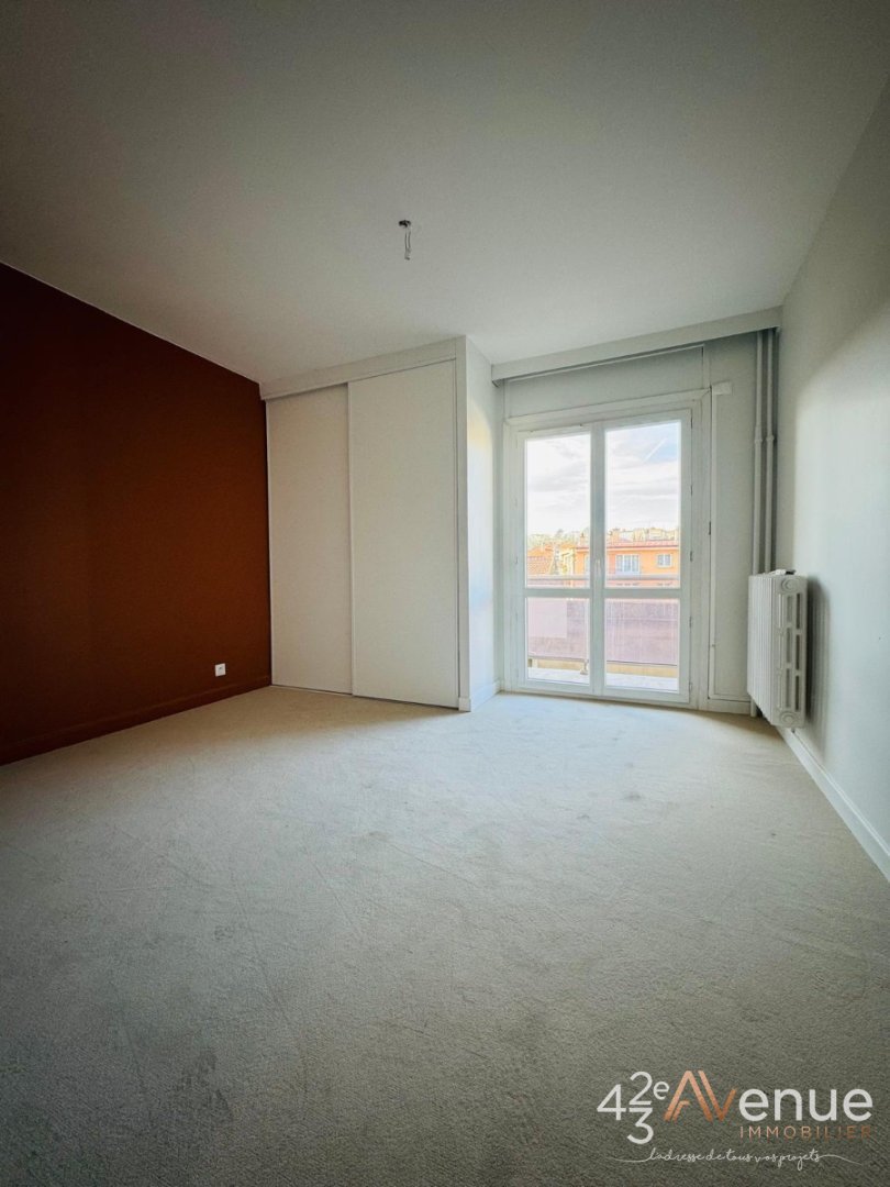 F4 de 97,54 m2 + 2 Balcons - ST ETIENNE Chavanelle Fauriel - 97.54 m2 - 155 000 €