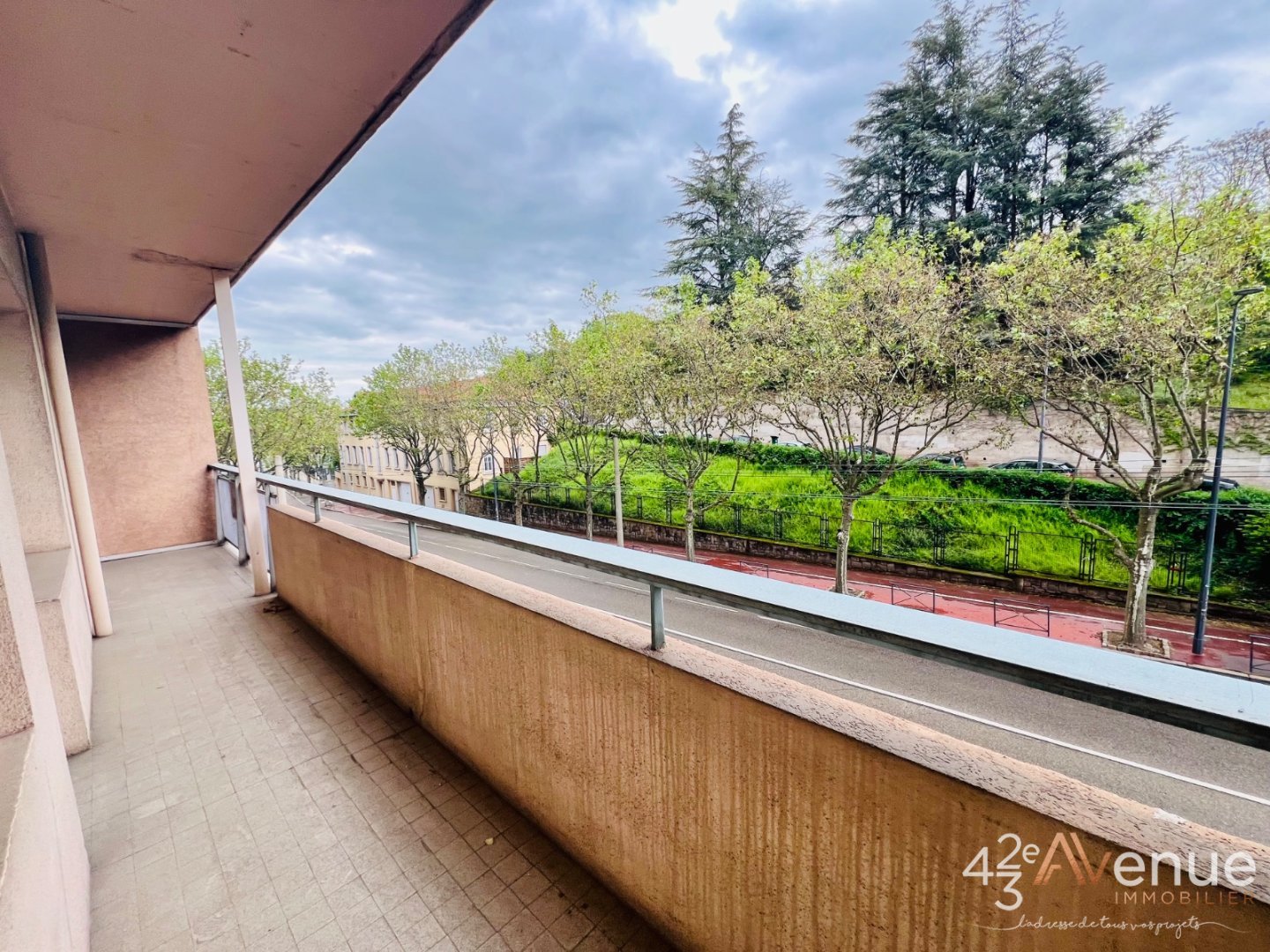 F4 de 97,54 m2 + 2 Balcons - ST ETIENNE Chavanelle Fauriel - 97.54 m2 - 155 000 €