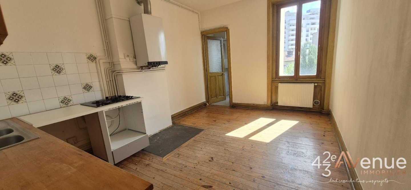 APPARTEMENT T4 A VENDRE - ST ETIENNE CHAVANELLE - 123 m2 - 120 000 &euro;