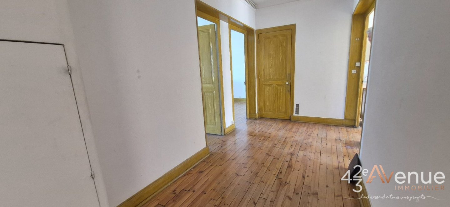 APPARTEMENT T4 A VENDRE - ST ETIENNE CHAVANELLE - 123 m2 - 120 000 &euro;