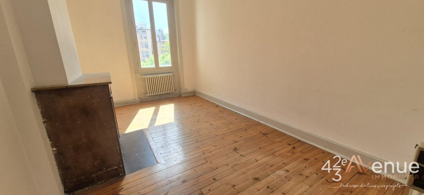 APPARTEMENT T4 A VENDRE - ST ETIENNE CHAVANELLE - 123 m2 - 120 000 &euro;