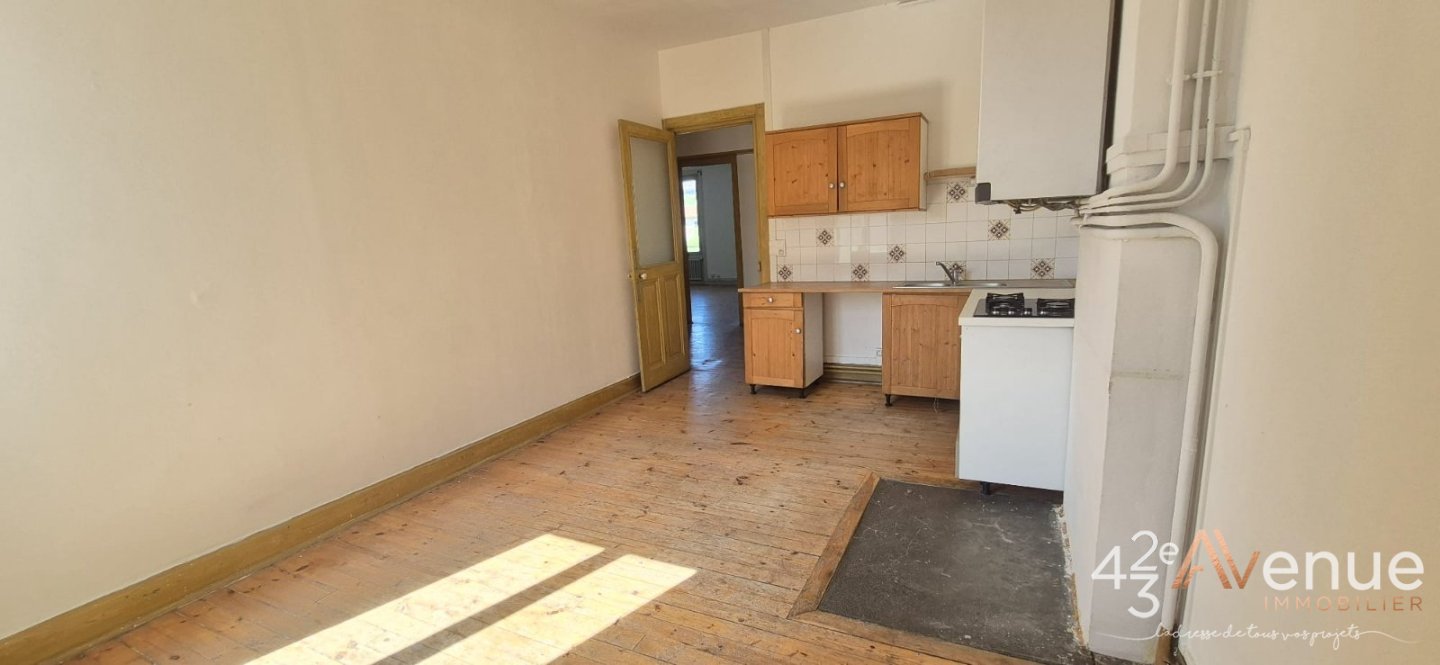 APPARTEMENT T4 A VENDRE - ST ETIENNE CHAVANELLE - 123 m2 - 120 000 &euro;